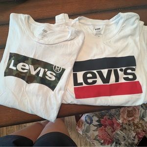 Two men’s Levi’s short sleeve t-shirts bundle size Large